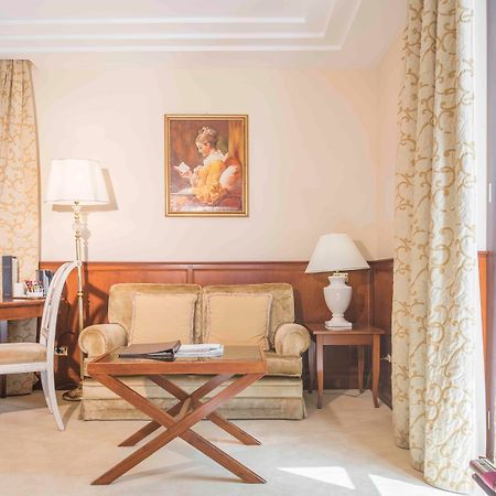 Golden Tower Hotel & Spa Florence Luaran gambar A suite at the Hotel de France