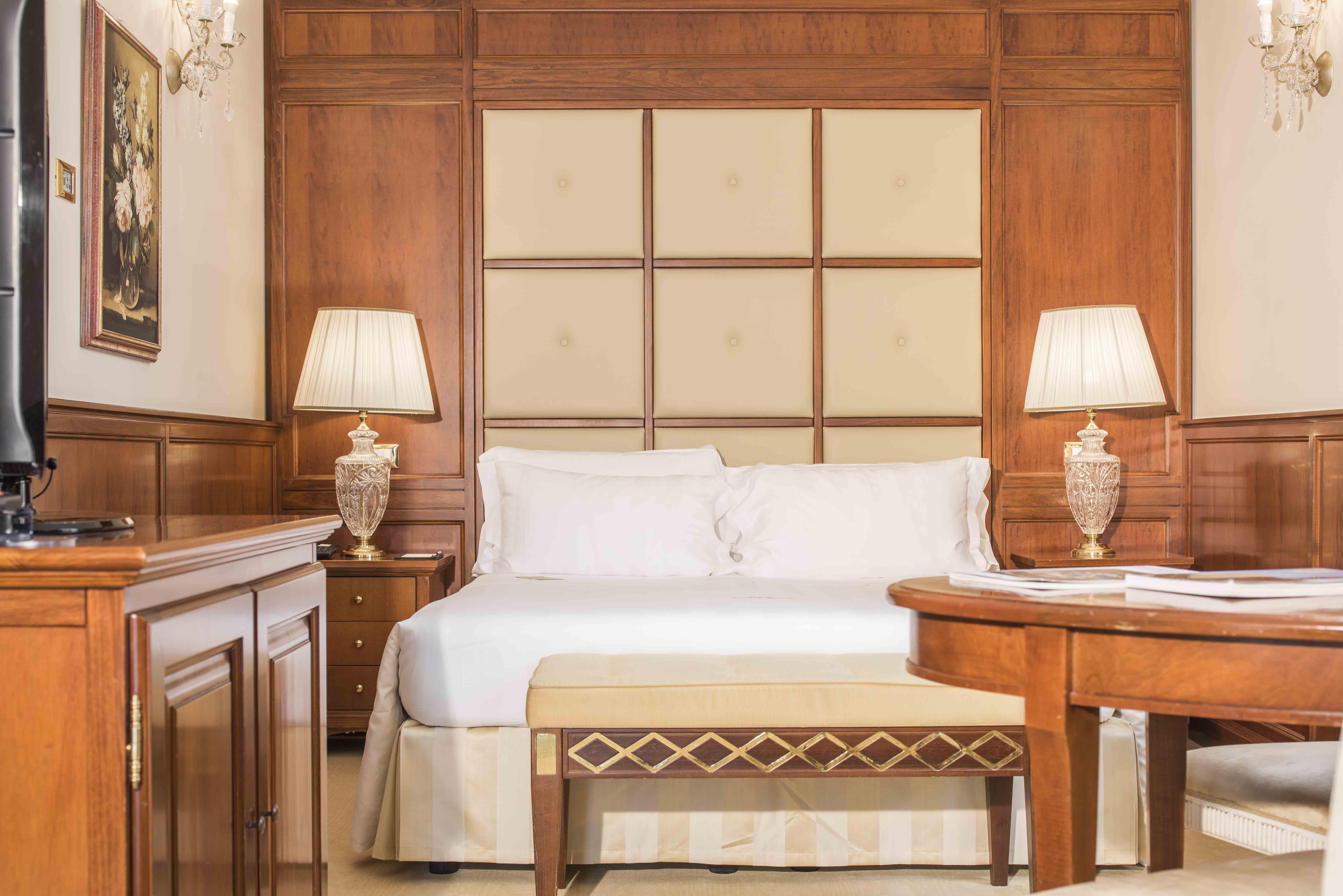 Golden Tower Hotel & Spa Florence Luaran gambar A bedroom at the hotel