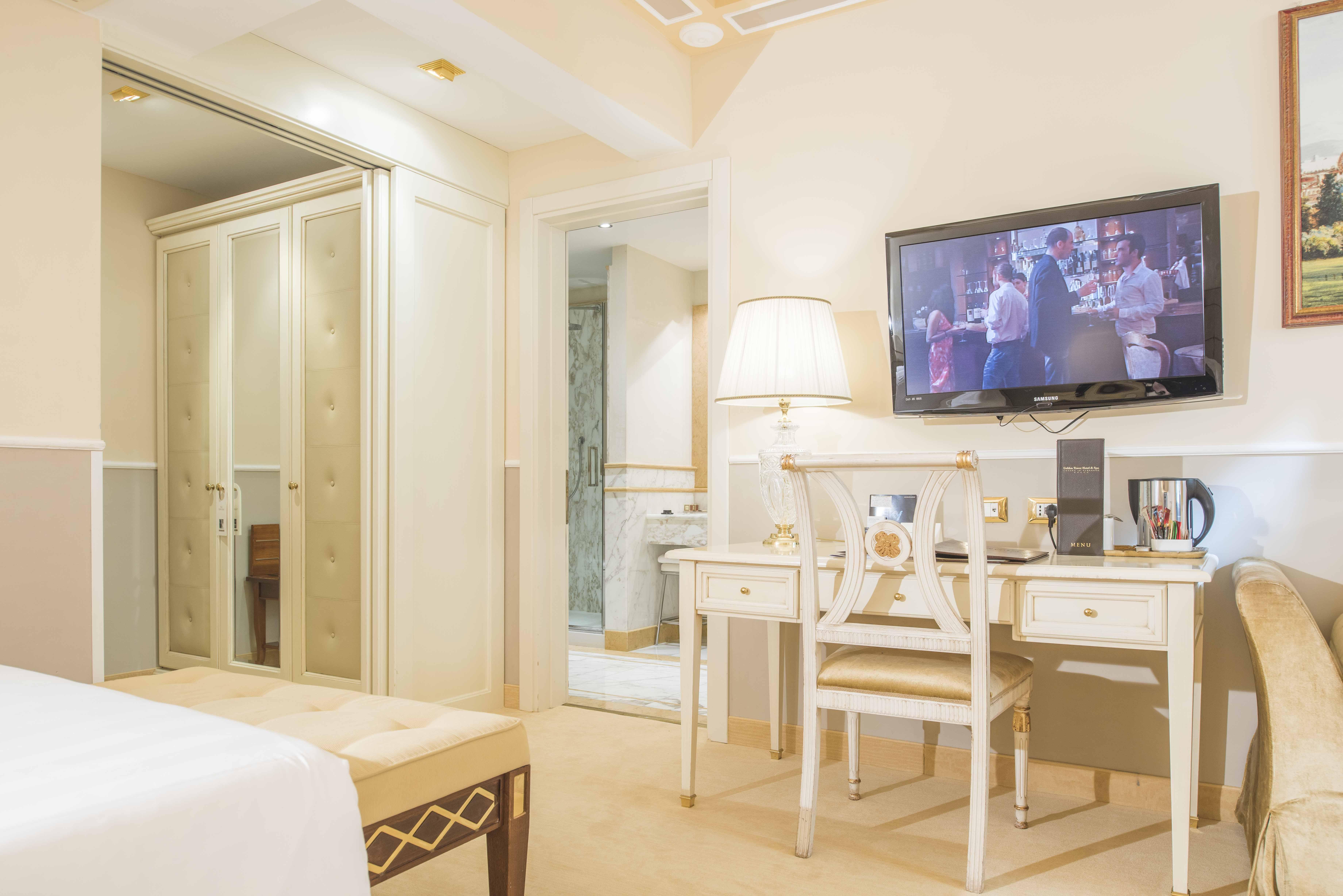 Golden Tower Hotel & Spa Florence Luaran gambar A room at the hotel