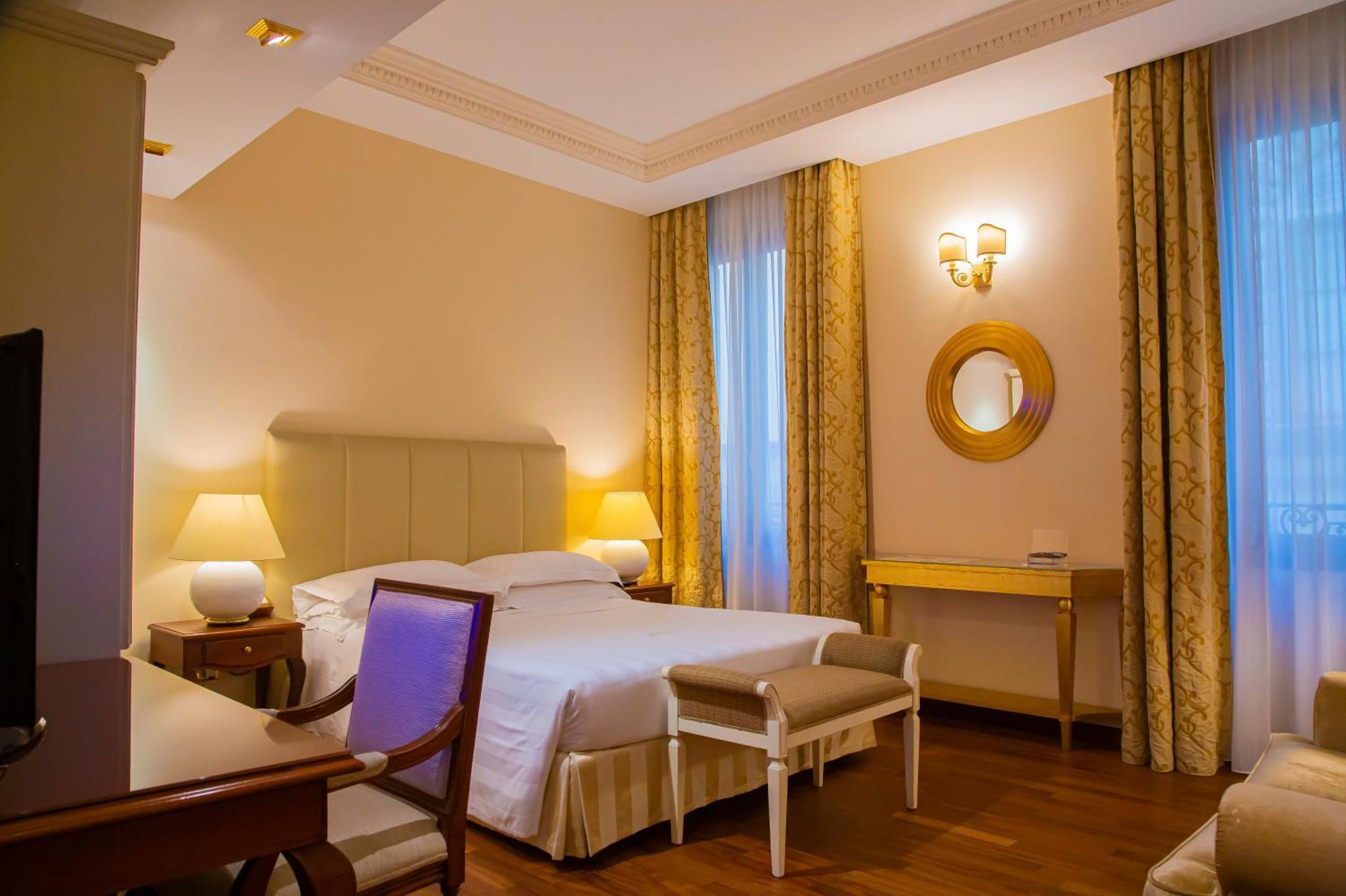 Golden Tower Hotel & Spa Florence Luaran gambar A room at the hotel