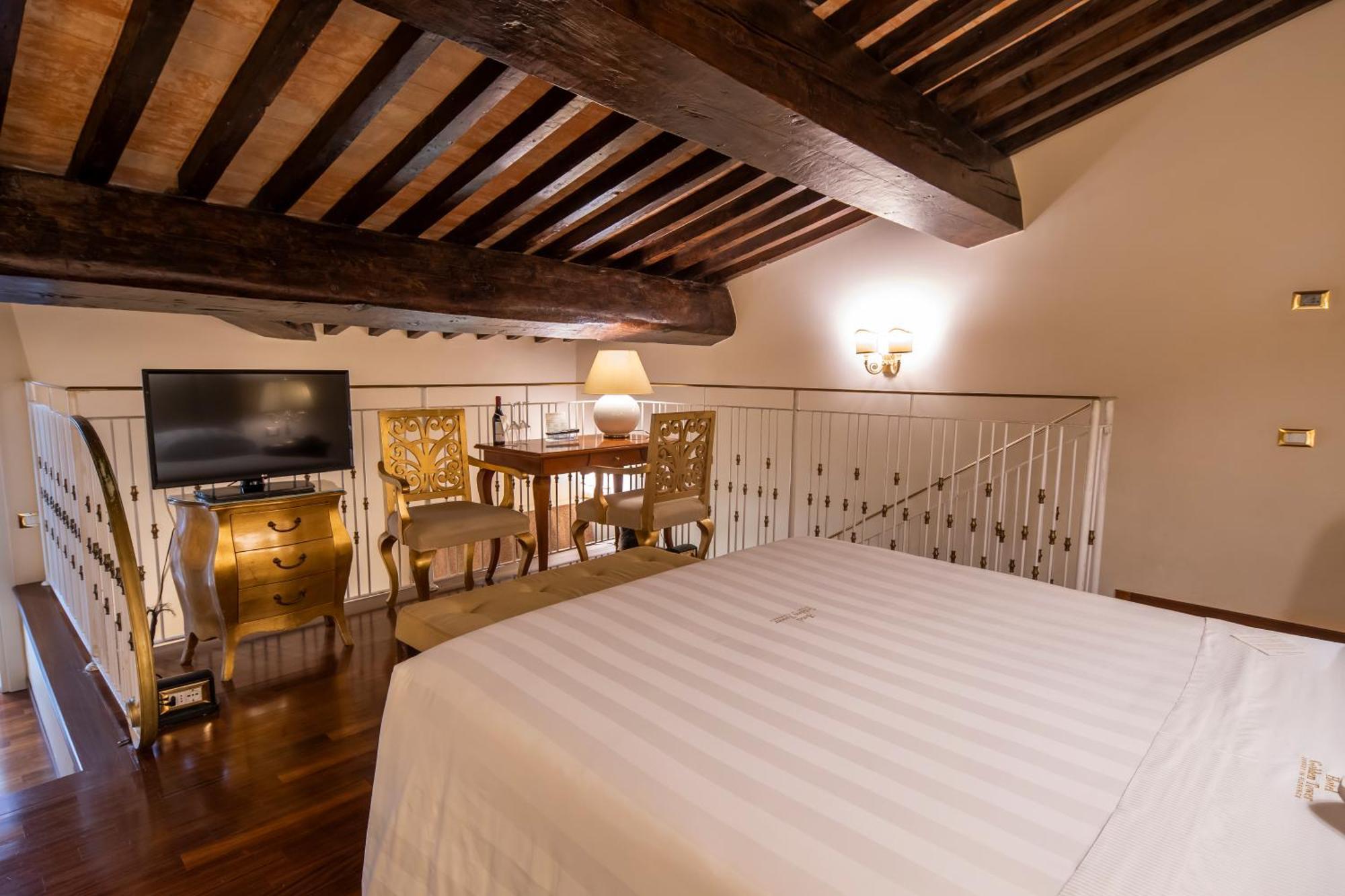 Golden Tower Hotel & Spa Florence Luaran gambar A room at the hotel