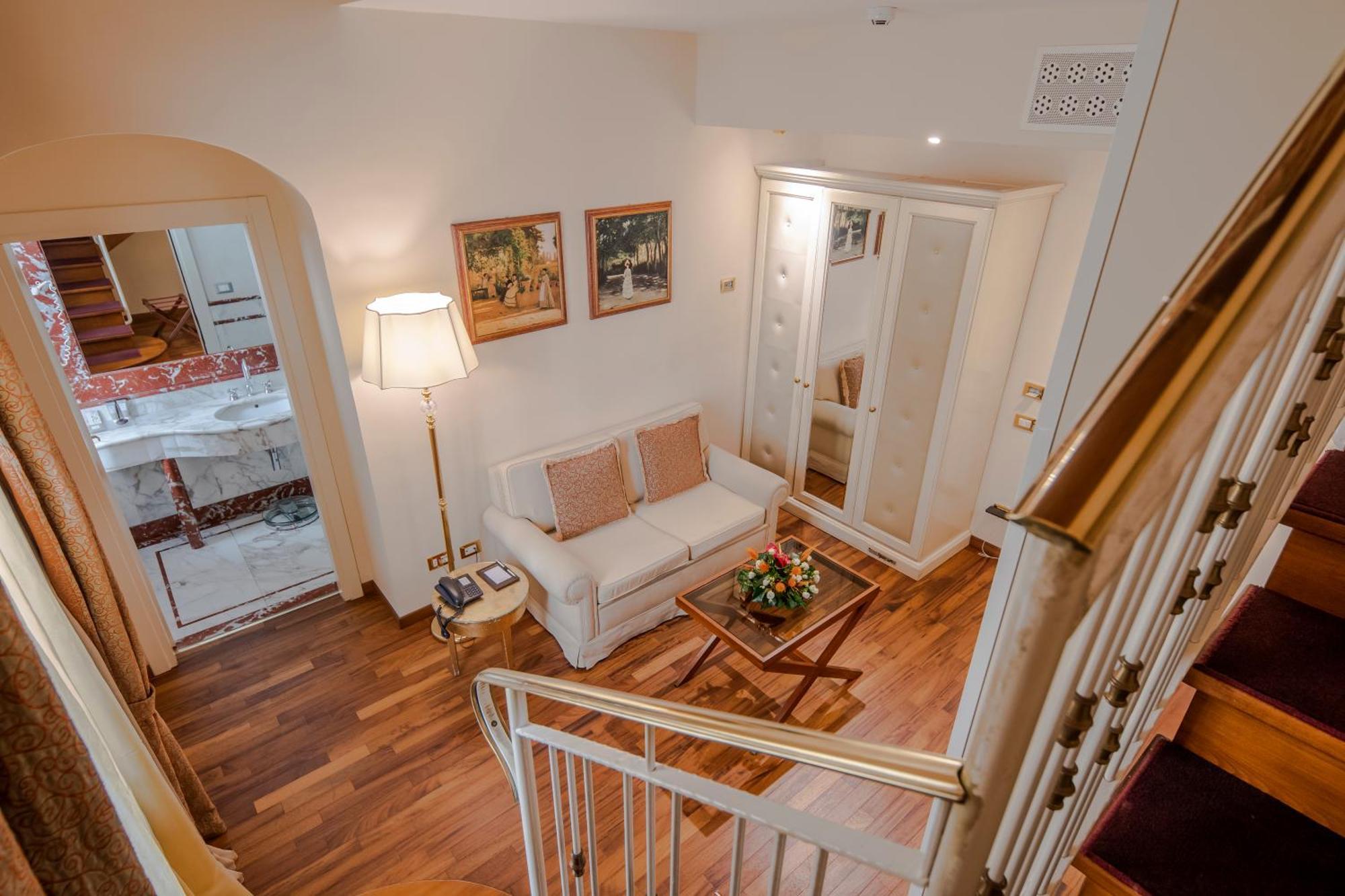 Golden Tower Hotel & Spa Florence Luaran gambar Interior of the house