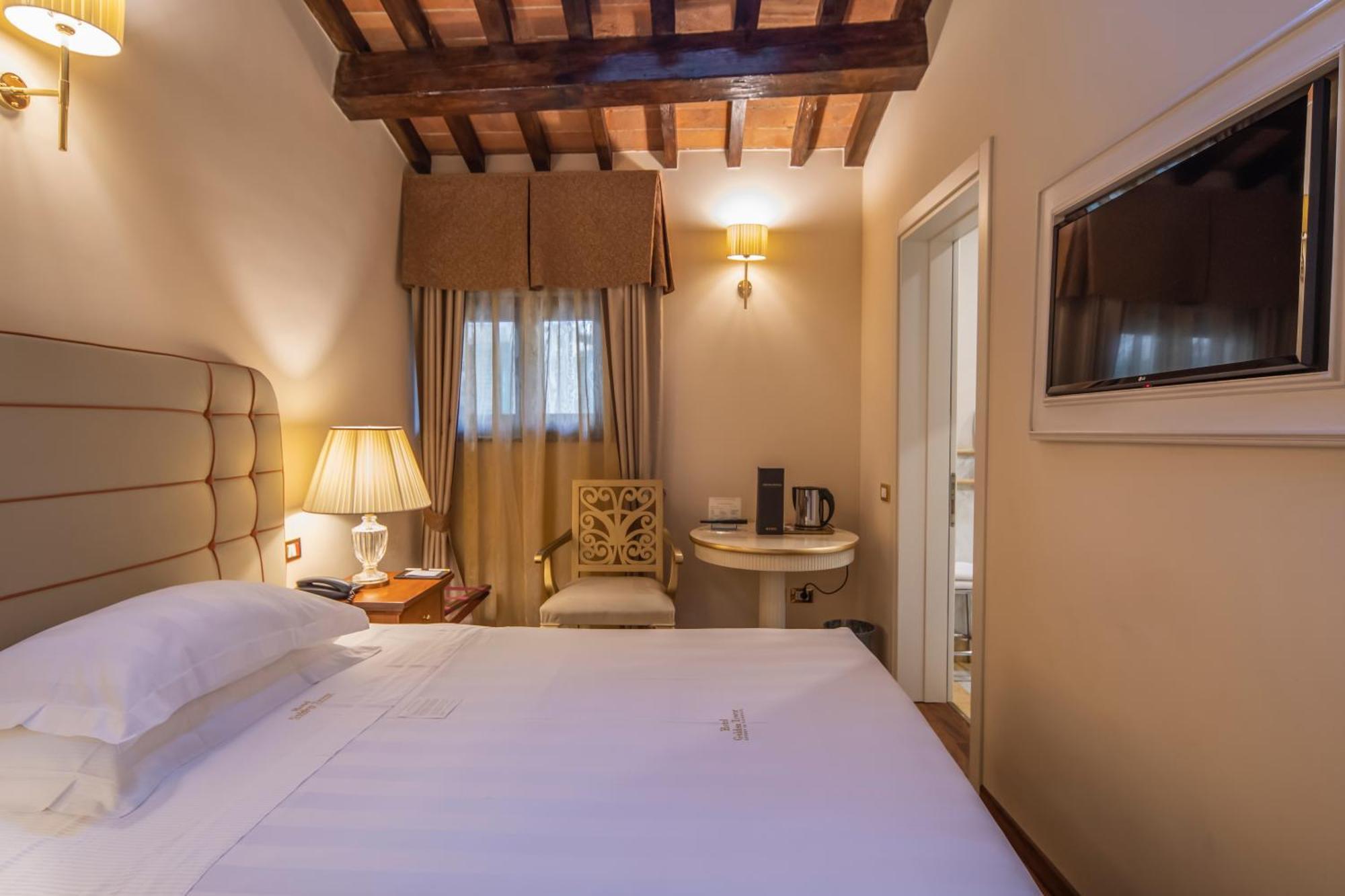 Golden Tower Hotel & Spa Florence Luaran gambar A room at the hotel