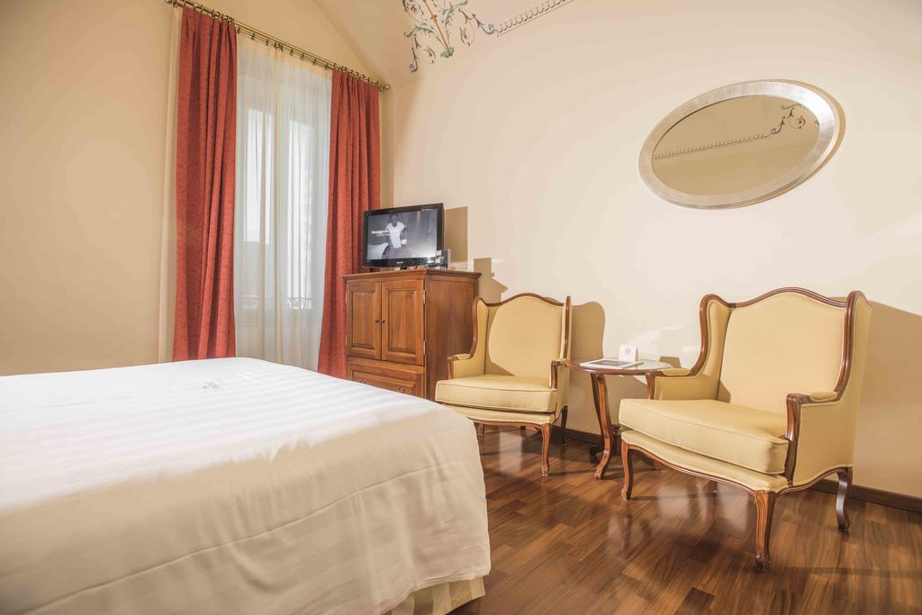 Golden Tower Hotel & Spa Florence Luaran gambar A room at the hotel